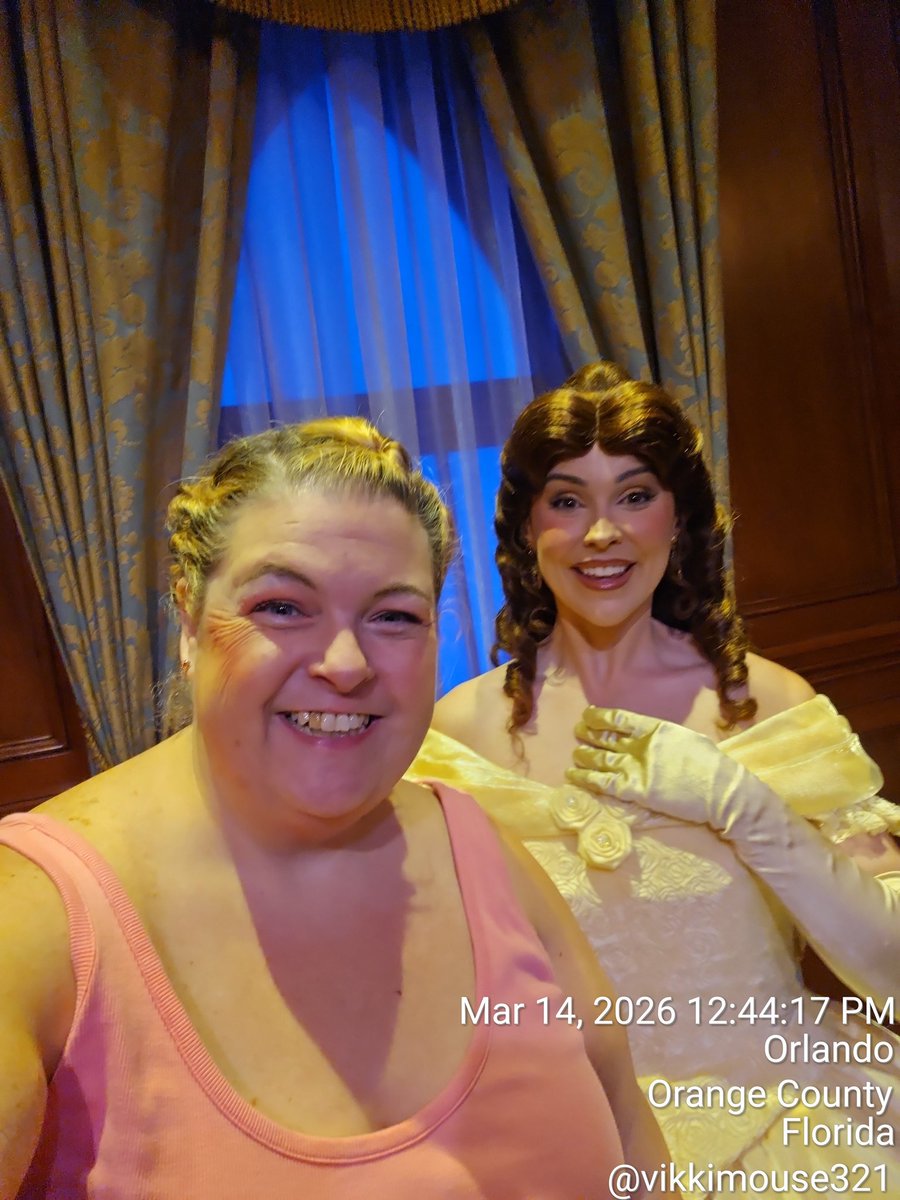 VikkiMouse tweet media