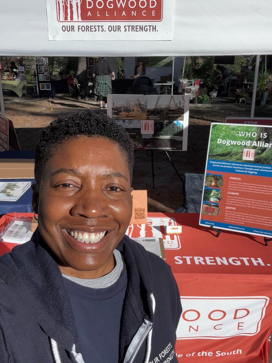 DogwoodAlliance's tweet image. Dr. Treva Gear is at the Azalea City Festival in #Valdosta, #GA, sharing information about Dogwood Alliance and talking with community members about protecting Southern forests. Stop by and say hello 🌿