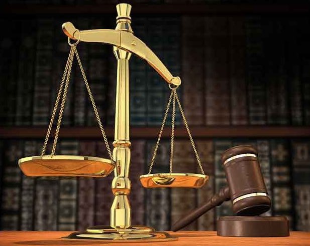 a_slman0's tweet photo. زملاء المهنة ⚖️

نذكركم بنص القاعدة (35) من قواعد السلوك المهني للمحامين والتي تنص على أنه:
يتعامل المحامي مع زملائه باللباقة والاحترام والتعاون وفق أصول المهنة، وألا يعتدي عليهم بأي صورة من صور الاعتداء، ماديًا أو معنويًا، شفهيًا أو كتابيًا، في وسائل الإعلام والاتصال أو غيرها. https://t.co/RJdxOVuQUL