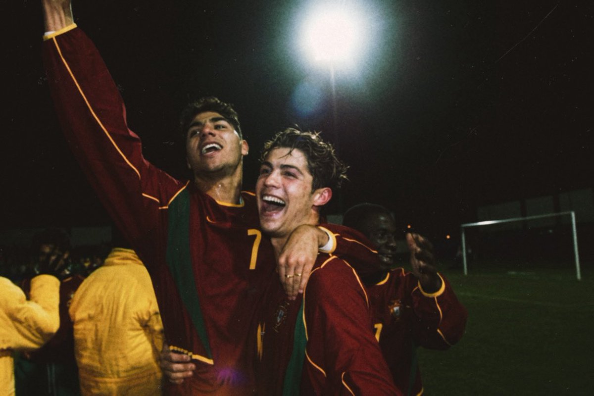 Awondossantos's tweet photo. Cristiano &amp; Quaresma, 2002 .. 🎞️ https://t.co/htTZz0btlW