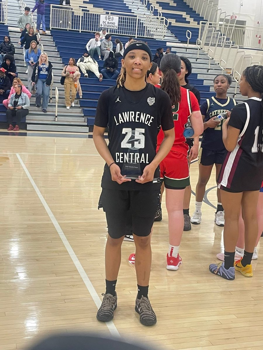 KewanaRandall's tweet photo. What a way to end the GAME…. Keke with 25 pts for MVP &amp; Kalea winning the 3 pt contest….It’s always gonna be something special about those KB’s @cbg_driah @_kaleabentley Keke Butler &amp; Kalea Bentley Class of 2026 go be great and put Indy on your back it’s more than corn in INDY https://t.co/fRn0juSccg