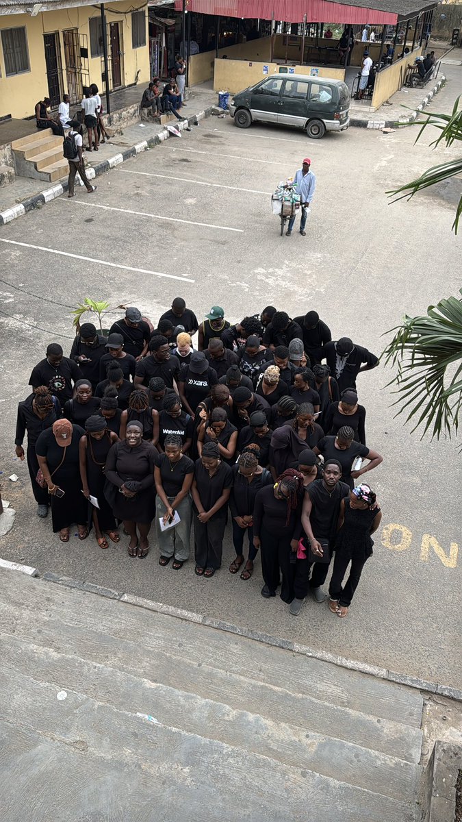 theblackgbemi's tweet photo. Course title was death, loss , grief and rehabilitation 
And we decided to mourn the course by wearing all black🤭🤣🖤 https://t.co/p2f1EFOwb6