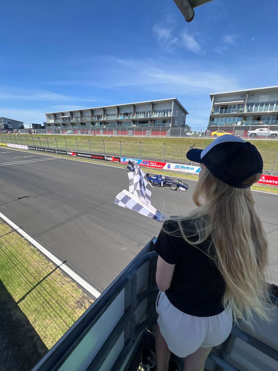 Phoebe ✨🇳🇿 tweet media