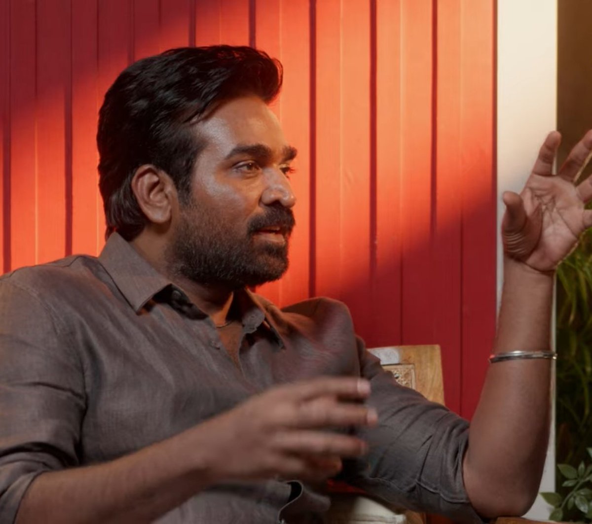 CinemaWithAB's tweet image. Q: Hindi Films are not working like South Indian Films, because it lags close to reality contents. Your opinion❓

#VijaySethupathi: No I don't think so. Same happens with the Tamil Film industry comparing with Malayalam industry. Now in Hindi #Dhurandhar has become a huge hit, I