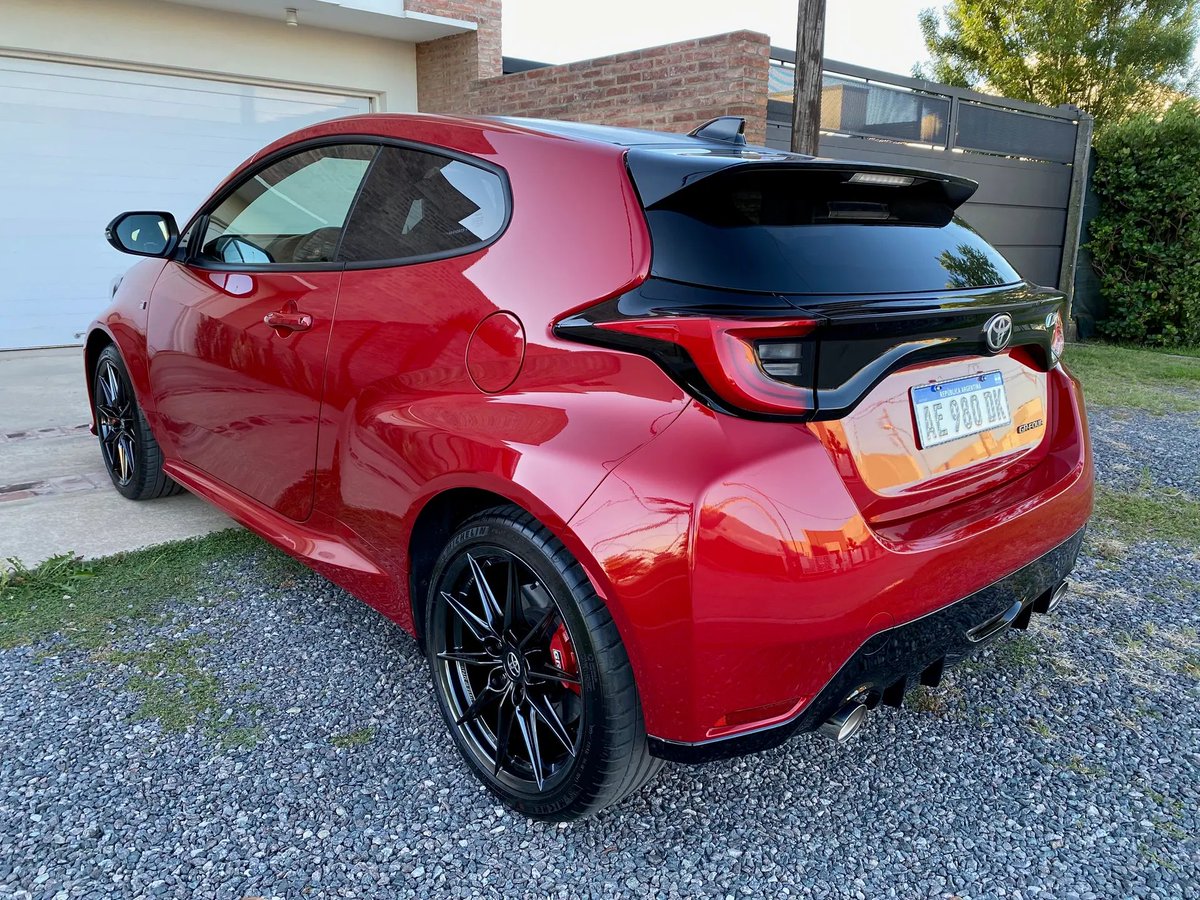 V6 Marketplace tweet media