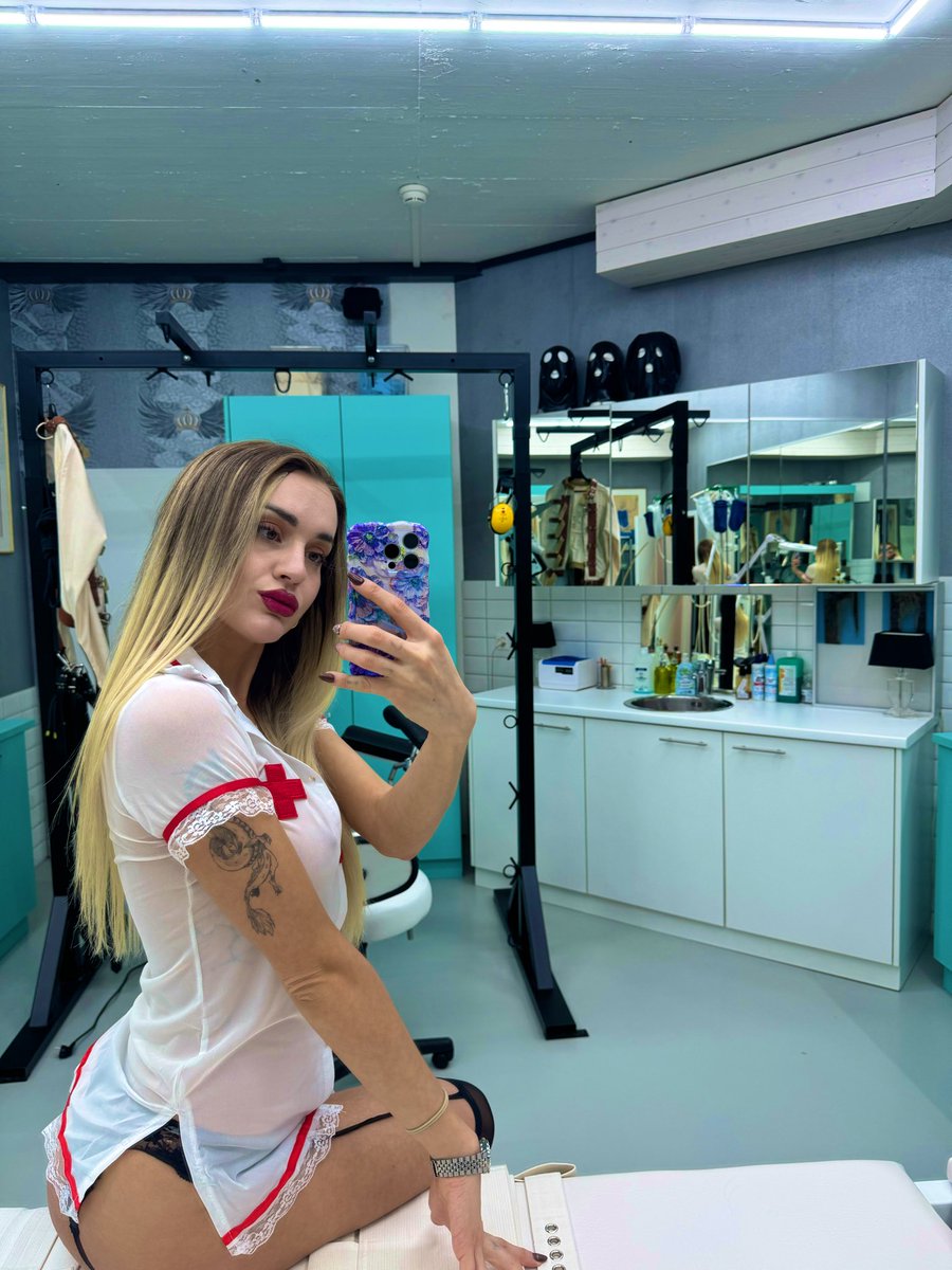 Heute gibt es eine ganz besondere Behandlung…aber nur für brave Patienten. Bist du bereit für meine Therapie? 🩺❤️ <a href="/JennaRouge5403/">Jenna Rouge</a> <a href="/MoniqueLetoile1/">Monique L'etoile</a> <a href="/BHeimat/">Residenz Hekate CH Zürich</a> 
#nurse #fetishnurse #dominantwoman #femdom #fetishlife #bdsm #darkfeminine #kink #mistress #nursefetish #dominantfemale