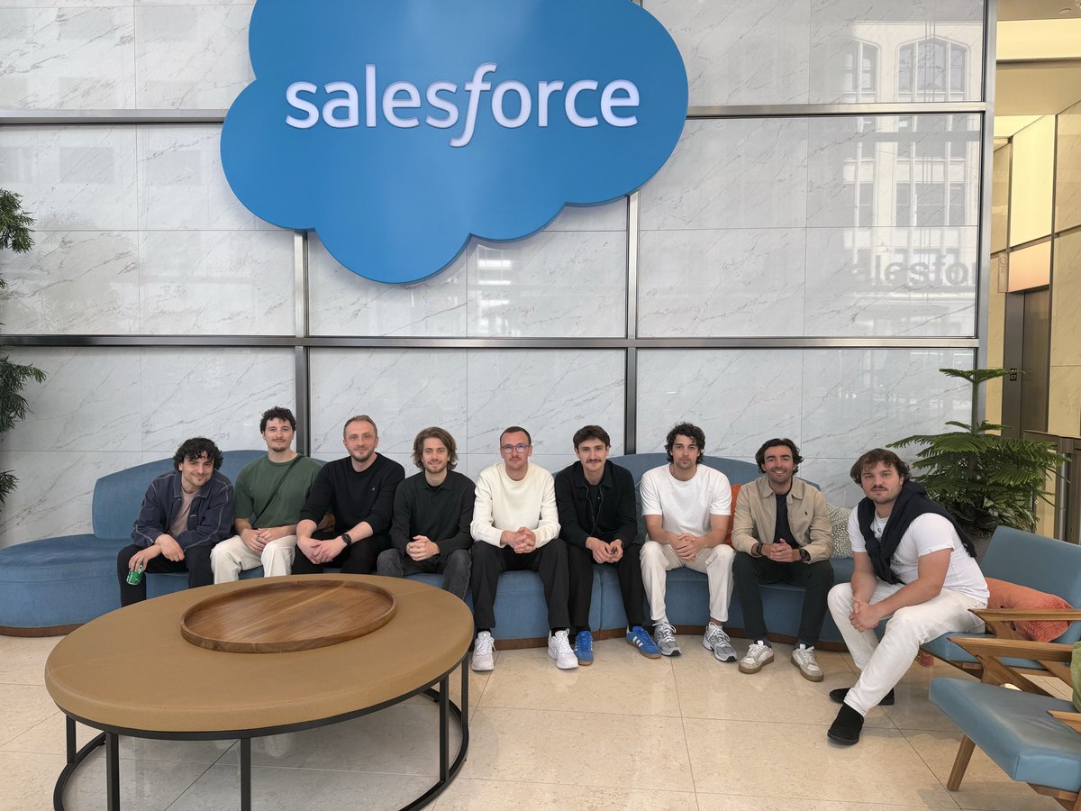 mathieumetral8's tweet photo. Organise a hackathon → Salesforce Tower visit today 

thanks to one of our hackathon guest who invited us :)

Incredible tour and a meeting with the tower’s CVC team.

This ecosystem is unreal. https://t.co/0armn3aeke