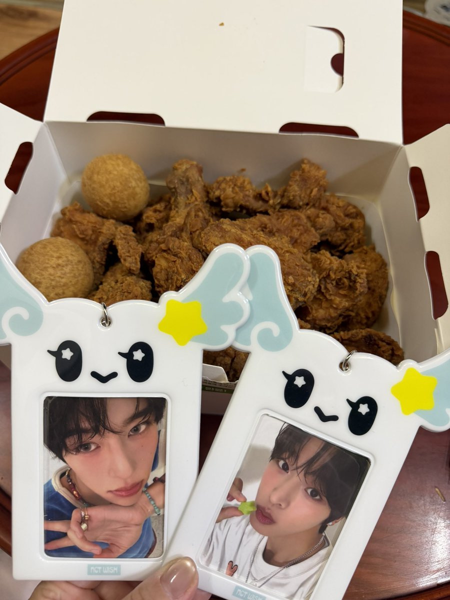 야식 땡겨서 치킨 시켰당