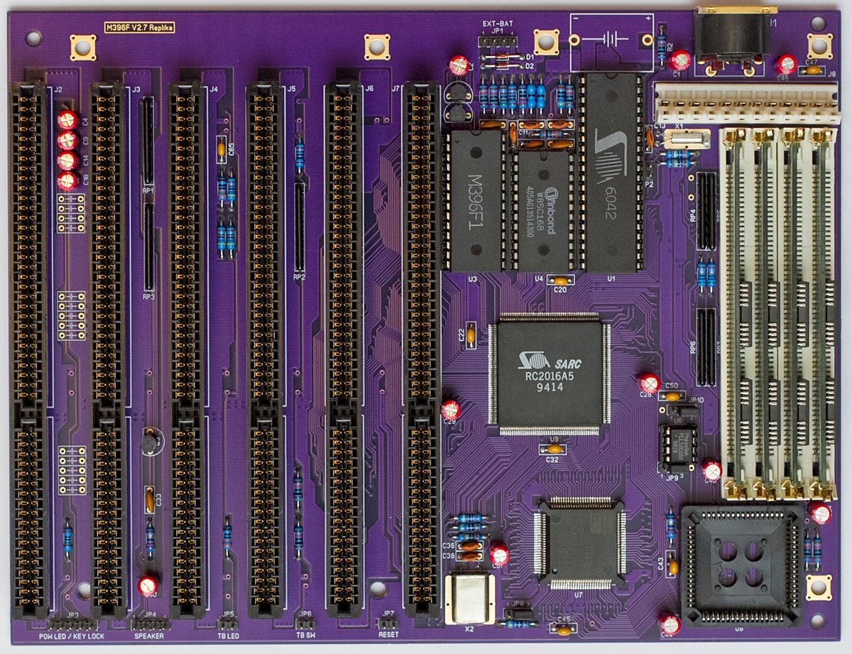 Nelson68k's tweet photo. @RetroTechChris @SergeKise It is an modified version of my board. (https://t.co/N2GwWwq6uR) The 486SLC is pin-compatible with the 386. An has 1kb Cache memory. It is a 386 that incorporates some components from the 486. The 486SLC2 is the faster 3V version. https://t.co/ycONEDwZBv
