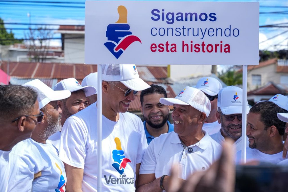 PRM_Oficial's tweet photo. Nuestra gran Jornada Nacional  continúa desarrollándose con entusiasmo en📍 Santiago. 💪 Cada verificación suma a un país más fuerte.

¡No te quedes fuera! 🇩🇴 

#VerifícatePRM https://t.co/f5kkB9AbdG