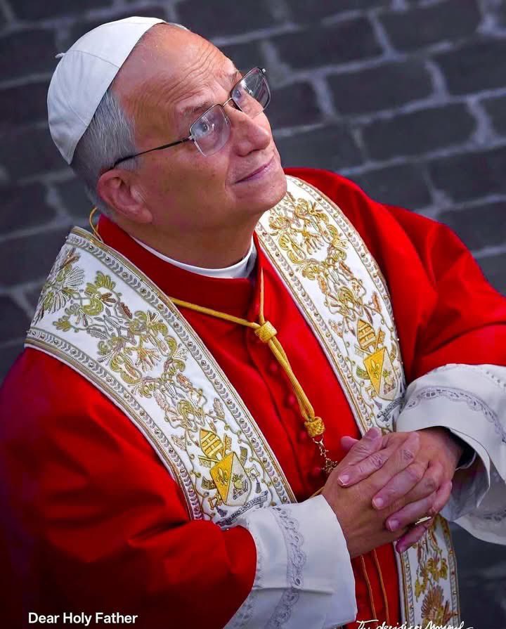 noah_mwamfupe's tweet image. What do you see in this moment?

A man in prayer… or a shepherd carrying the hopes of millions?

Faith begins when we lift our eyes to heaven. 🙏

#Faith #Prayer #CatholicChurch