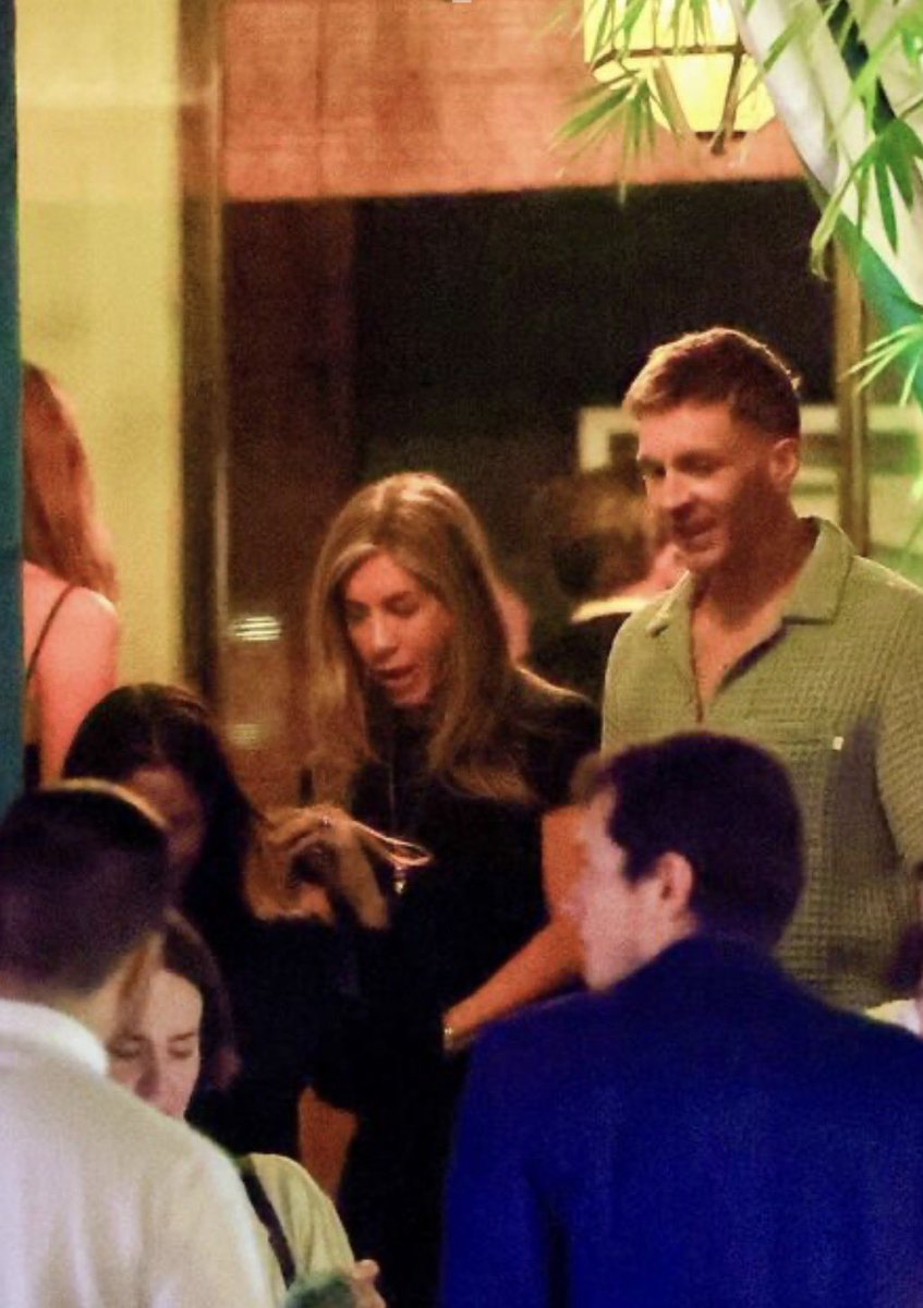 CarolAniston tweet media