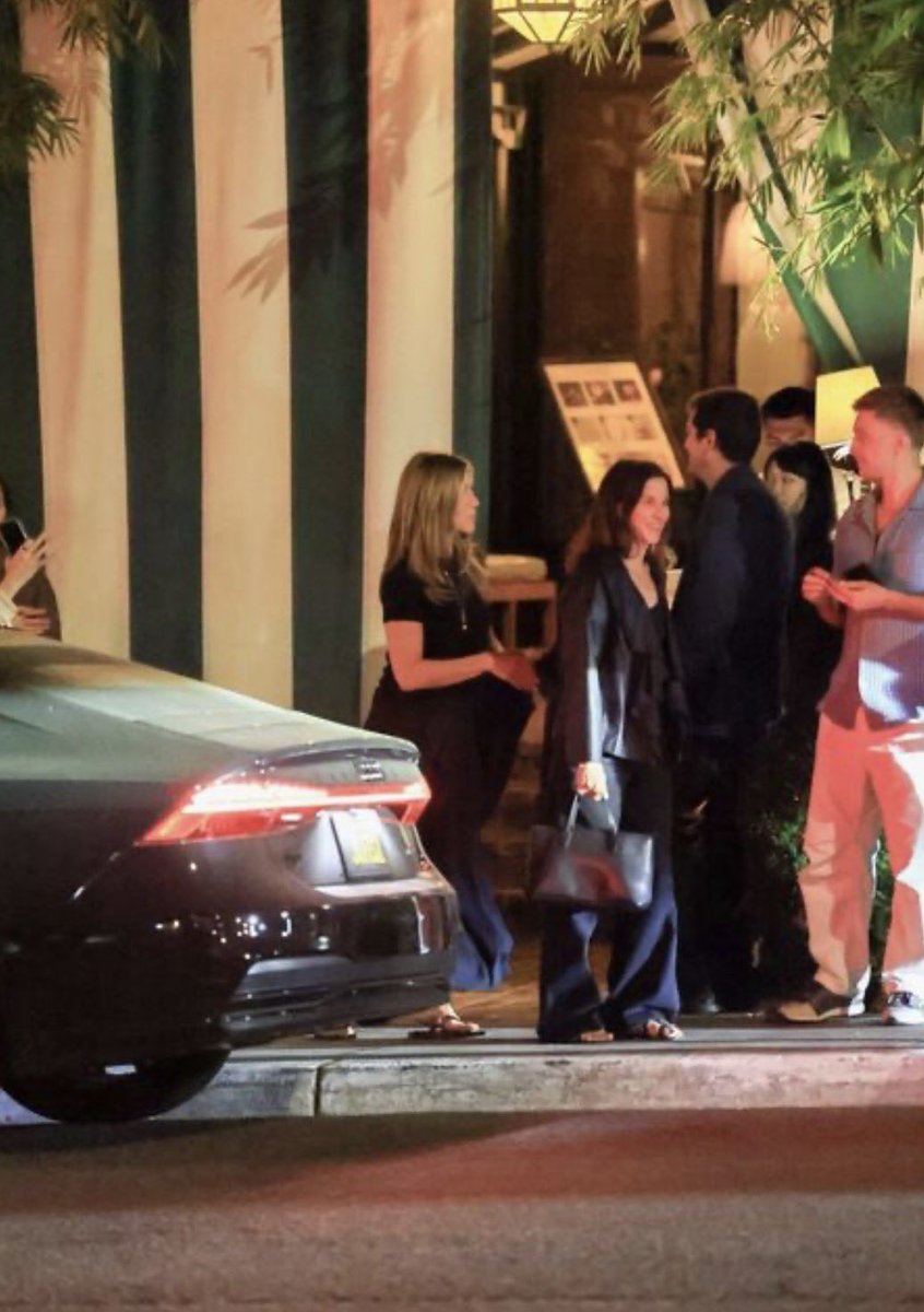 CarolAniston tweet media