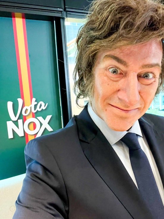 El humor y la sátira es y debe ser LIBRE.

Pero, ¿es casualidad que VOX sea el partido político más satirizado en la película de Santiago Segura, combinando esta sátira con "críticas" al resto de partidos, y que salga dos días antes de unas elecciones?