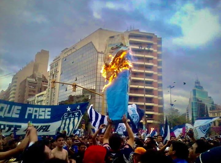 QUE SE MUERAN TODOS