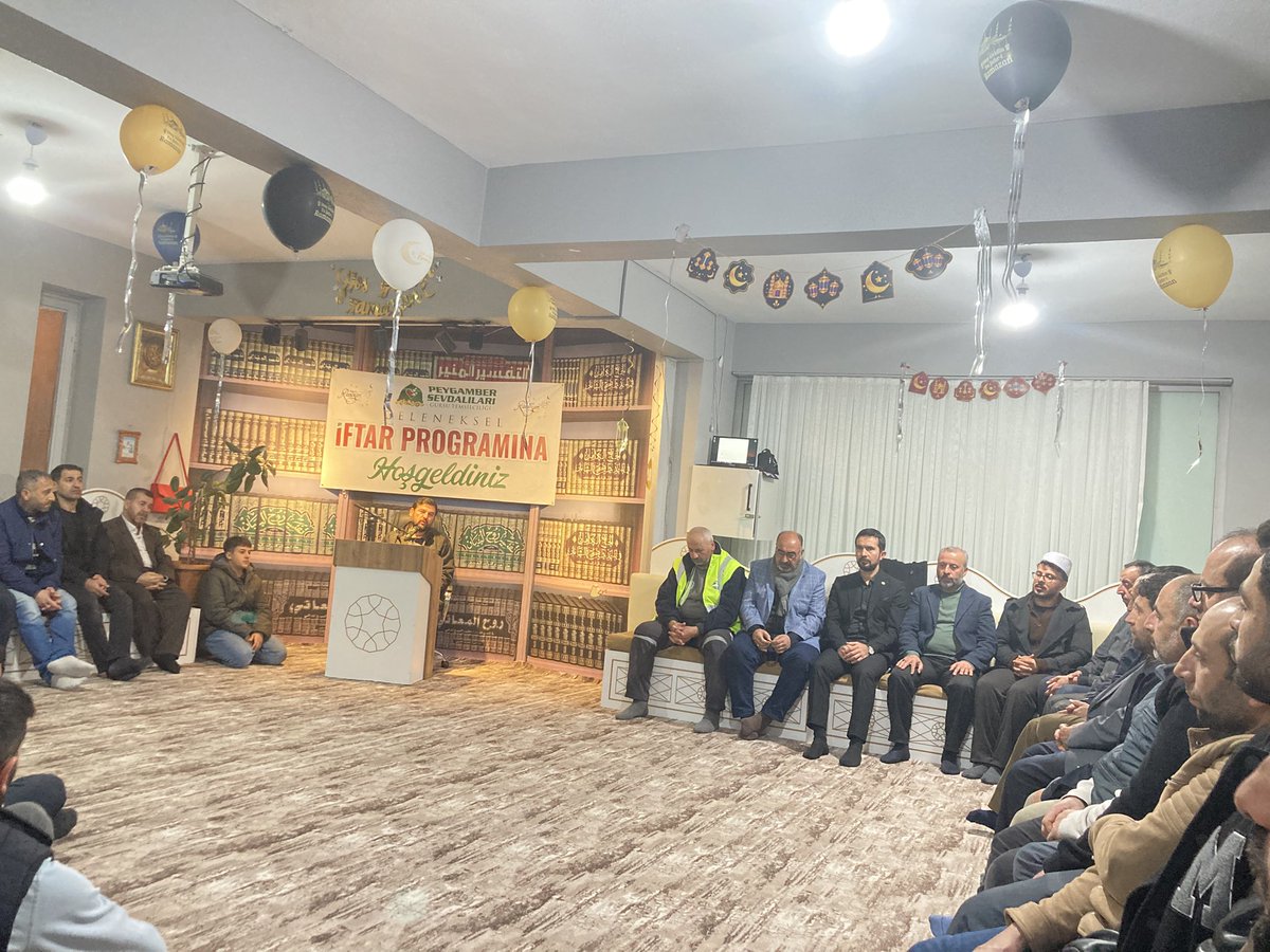 arslan_sah's tweet photo. Peygamber sevdalıları Bursa Gürsu temsilciliği geleneksel iftar programına katılan Hüdapar Bursa il başkanı sayın zeki Aras  umut kervanı başkanı sayın İsa güvendik ve mahalle sakinler teşekkür ederiz https://t.co/j3EUOmJ31d