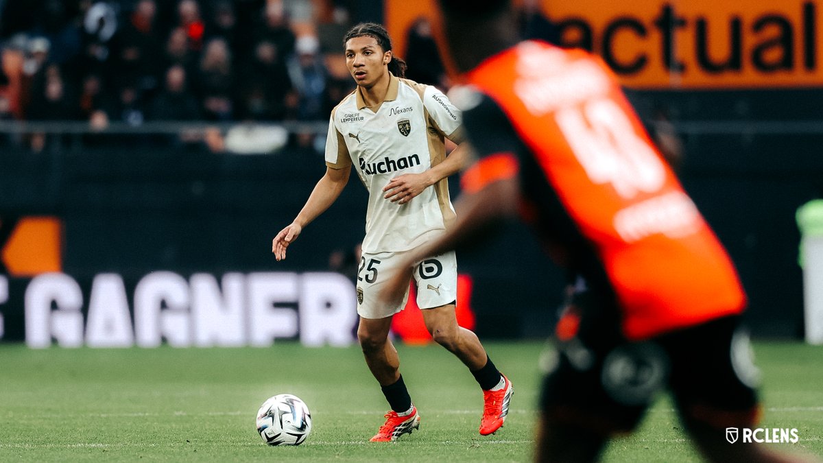 RCLens's tweet image. 46' (1-0)

▶️ Place à la seconde période ! Allez Lensois 💪

#FCLRCL