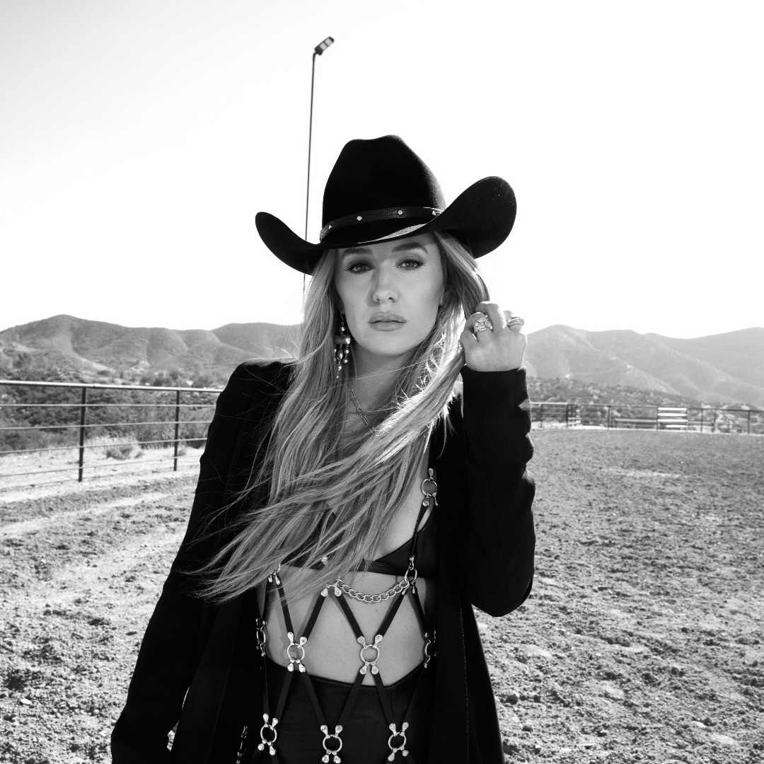pandoramusic's tweet photo. We’re seated for this but we “Can't Sit Still.” Listen to @laineywilson's new song on Backroads now: https://t.co/y64UDPBsjf https://t.co/hQqn2mPJtL