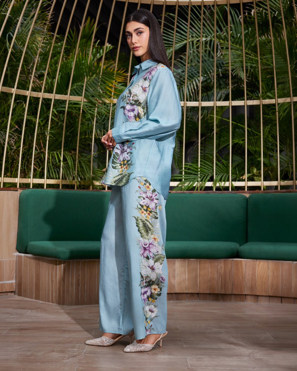 maxfashionMENA's tweet image. Inspired by the elegance of Ramadan evenings.
Powdery tones and delicate details made for Ramadan nights.

#MaxFashion #RamadanCollection #IftarLooks #SuhoorLooks #Abaya #Kaftans