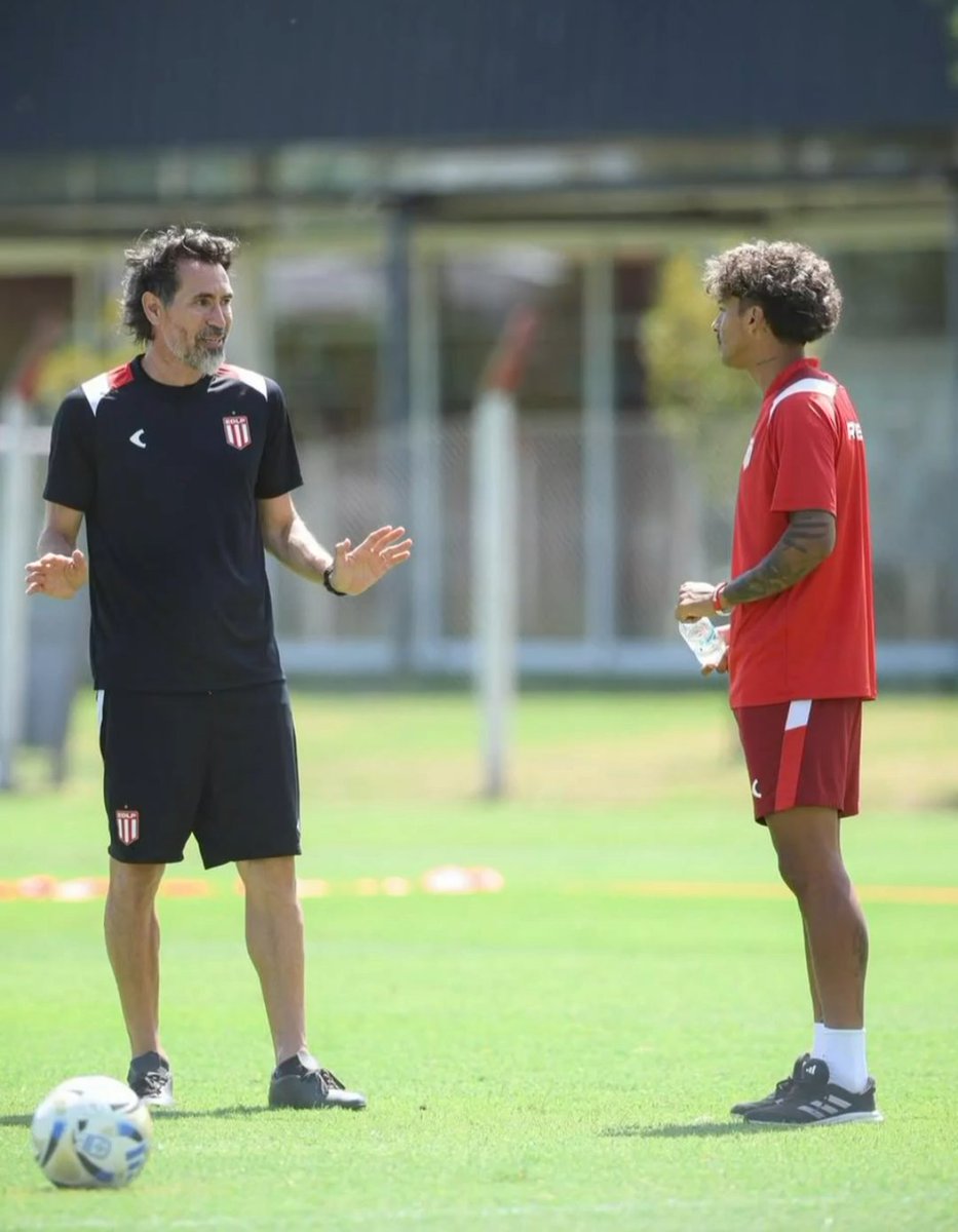 Me visitas de noche en mis sueños

Vienes a mí, me abrazas, me 
despierto

¿Dónde estás que ya no puedo verte?

Pero sigues conmigo eternamente.