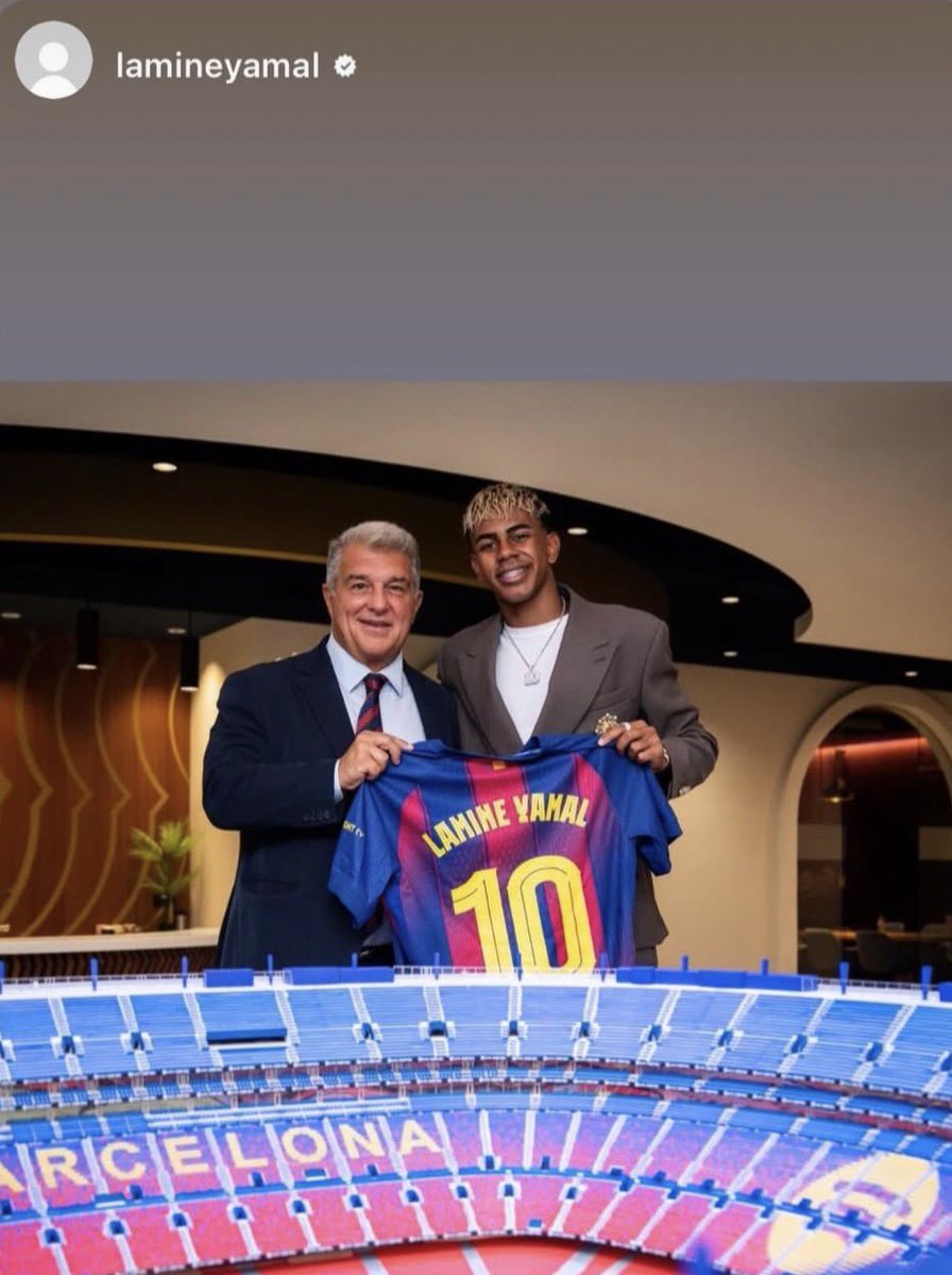 Potser un missatge als que han penjat lones amb un 10 (sense nom) o s’han omplert la boca amb un 10 que avui no està amb nosaltres…
El 10 actual ha respost.
♥️…