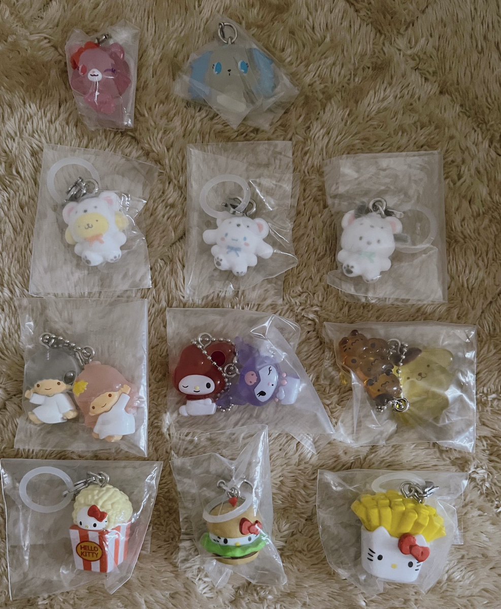 ka__0808_'s tweet photo. 【交換 譲渡】 サンリオ ふわふわスノー ジュエルペット なかよしドロップチャーム ガチャガチャ めじるしアクセサリー 

譲：シナモン、キティ、サフィーなど
求：定価＋梱包費100円
or異種ウサハナ

全て友人の為に回した被り分になります。特に売り切りで回せなかった方にお渡し出来れば幸いです。 https://t.co/2rbvJ5zu4Q