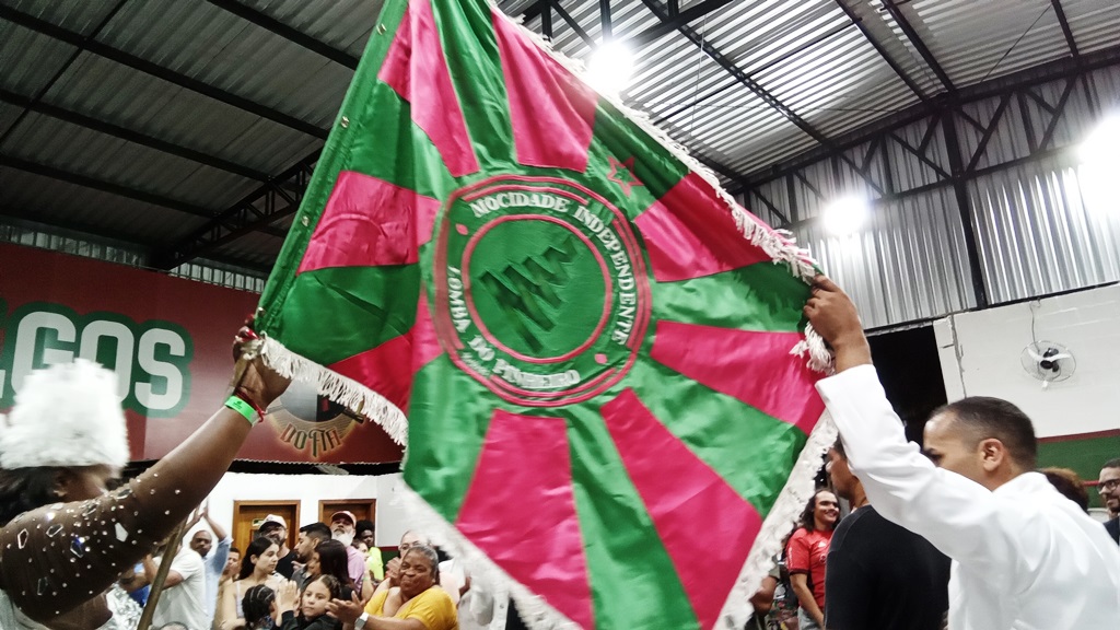 CEnfoco's tweet photo. A Mocidade da Lomba do Pinheiro tentou reverter a nota 9 em Fantasia no Carnaval 2026, mas o recurso foi negado. O Comitê Gestor manteve o resultado da apuração. A escola ficou em 5º no Bronze e ainda pode buscar outros caminhos legais. Leia mais: https://t.co/tV2mzRGmlq https://t.co/UgHUpJCldq
