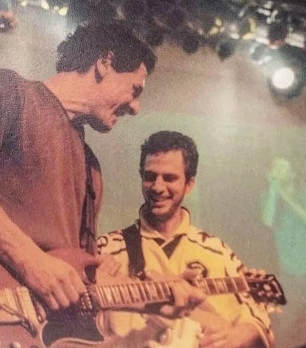 la_parabellum's tweet photo. Ricardo Mollo &amp; Tavo Kupinski.
Divididos 🫱🏻‍🫲🏼 Los Piojos 🎸 https://t.co/Vi6Z4f54qA