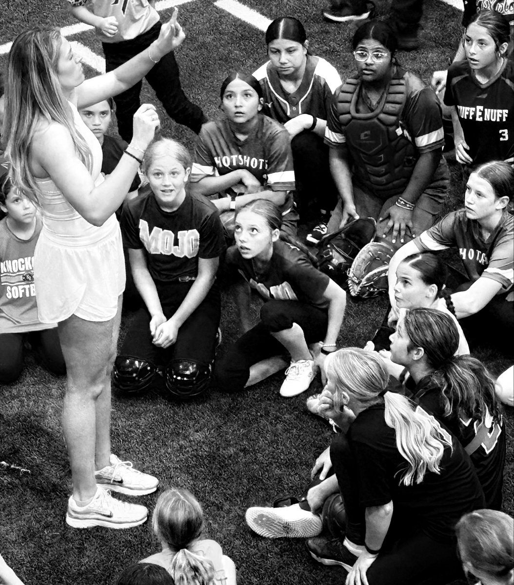 QuinnJAlexander's tweet photo. Awesome opportunity catching for my girl @EmmaBond356 at montanafoutscamp pitching clinic. Picked up great insights from @MontanaFouts and @sam_landry21 on pitcher support, communication, and the little details that make a difference behind the plate. 
@CatcherCartel @NationalEsparza @lsaathl @LSASoftball @recruitingArena @CoastRecruitsSB @ExtraInningSB @LineDsoftball @RecruitMatador @PrepSoftball @playsbigger @Get2CollegAth @AlabamaSB @OU_Softball 
#alwaystraining #catcher #nodaysoff #battery