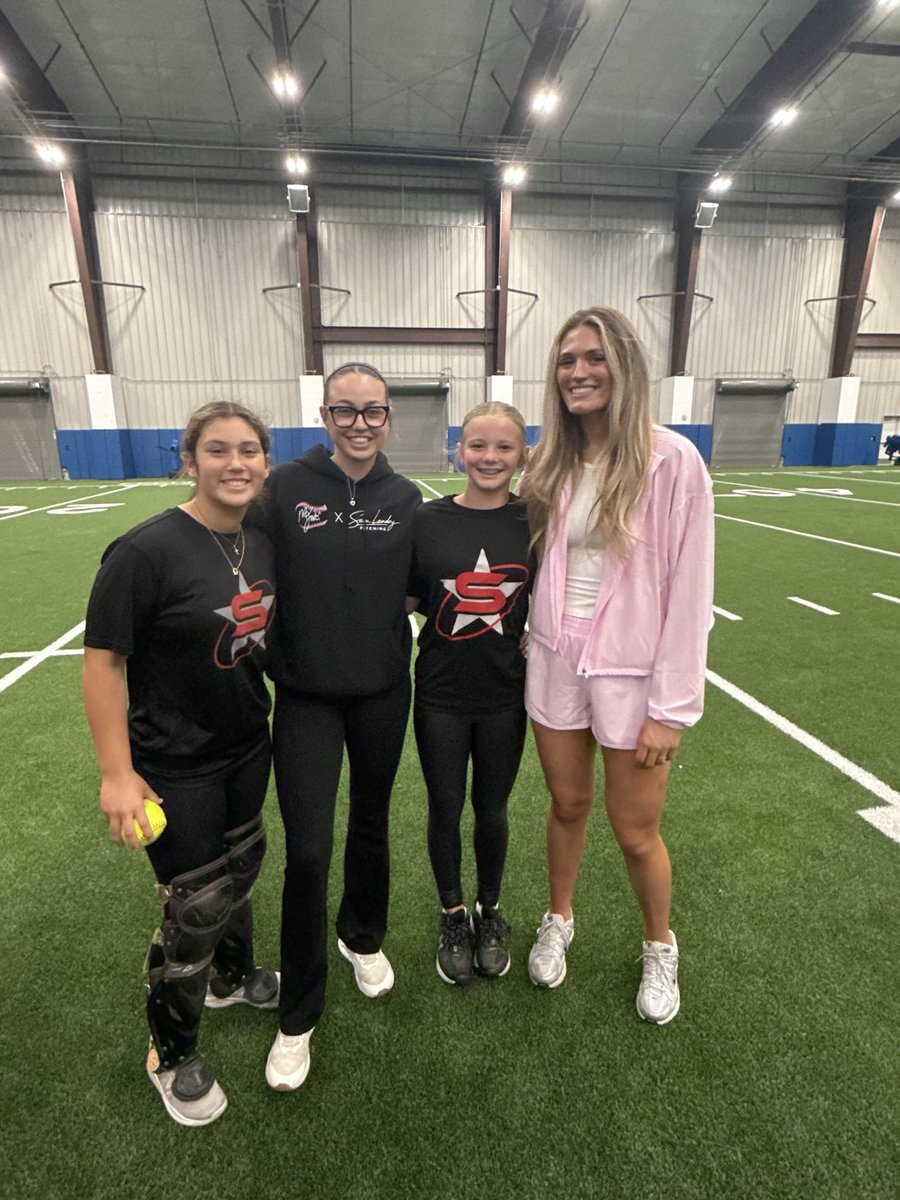 QuinnJAlexander's tweet photo. Awesome opportunity catching for my girl @EmmaBond356 at montanafoutscamp pitching clinic. Picked up great insights from @MontanaFouts and @sam_landry21 on pitcher support, communication, and the little details that make a difference behind the plate. 
@CatcherCartel @NationalEsparza @lsaathl @LSASoftball @recruitingArena @CoastRecruitsSB @ExtraInningSB @LineDsoftball @RecruitMatador @PrepSoftball @playsbigger @Get2CollegAth @AlabamaSB @OU_Softball 
#alwaystraining #catcher #nodaysoff #battery