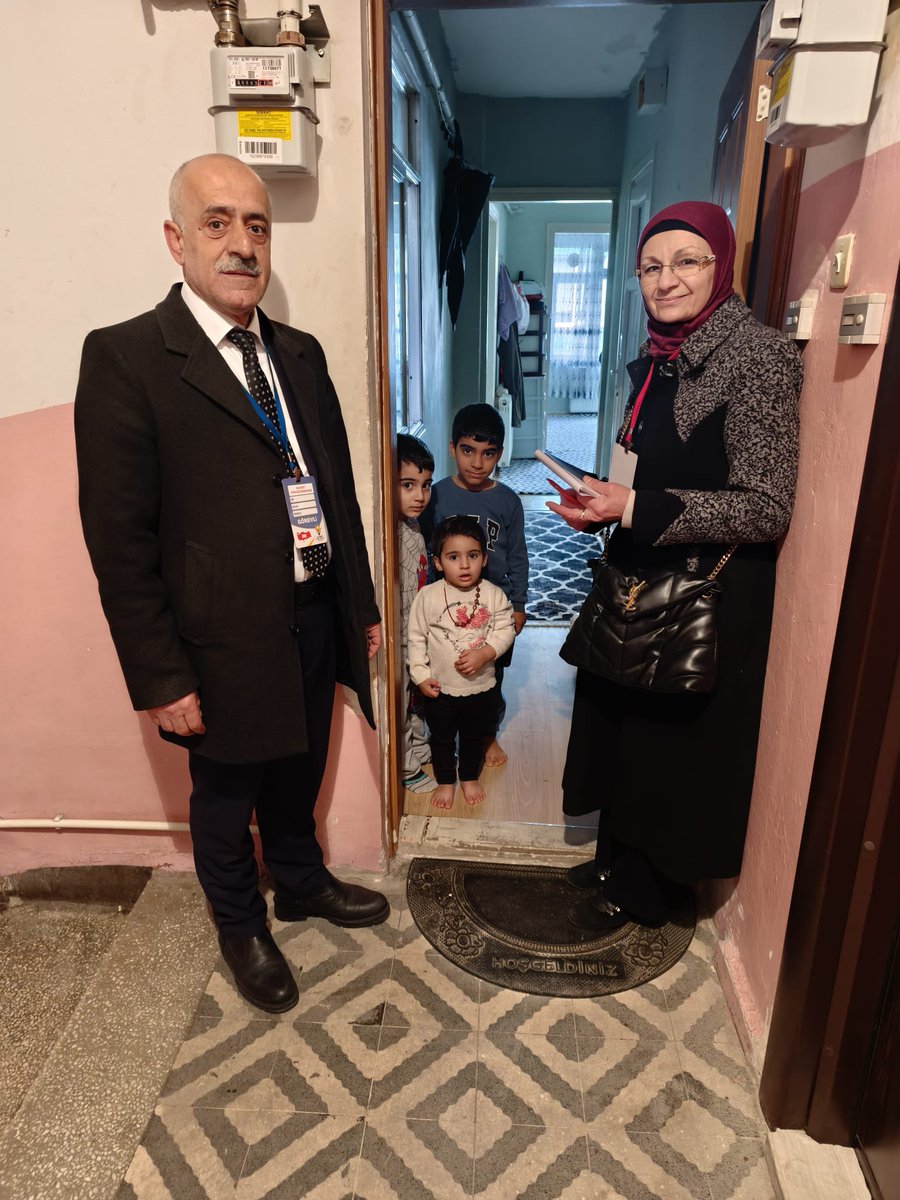 akpartifatih's tweet photo. 📍Silivrikapı Mahallesi

Silivrikapı Mahallesinde vatandaşlarımızı ziyaret ederek gönül soframızda bir araya geldik. Ardından mahallemizde hane ziyaretlerimizi gerçekleştirdik.

Ramazan’ın bereketini ve kardeşlik iklimini paylaşarak samimi sohbetler gerçekleştirdik, gönül bağlarımızı daha da güçlendirdik.

Misafirperverlikleri ve sıcak karşılamaları için tüm hemşehrilerimize teşekkür ediyor, birlik ve beraberliğimizin daim olmasını diliyoruz. 🌙

Fatih’te 
#BirOlmakRuhumuzdaVar 

@abdullahozdemir 
@FatihKaraismail 
@akpartiistanbul 
@AKIstanbulSPB