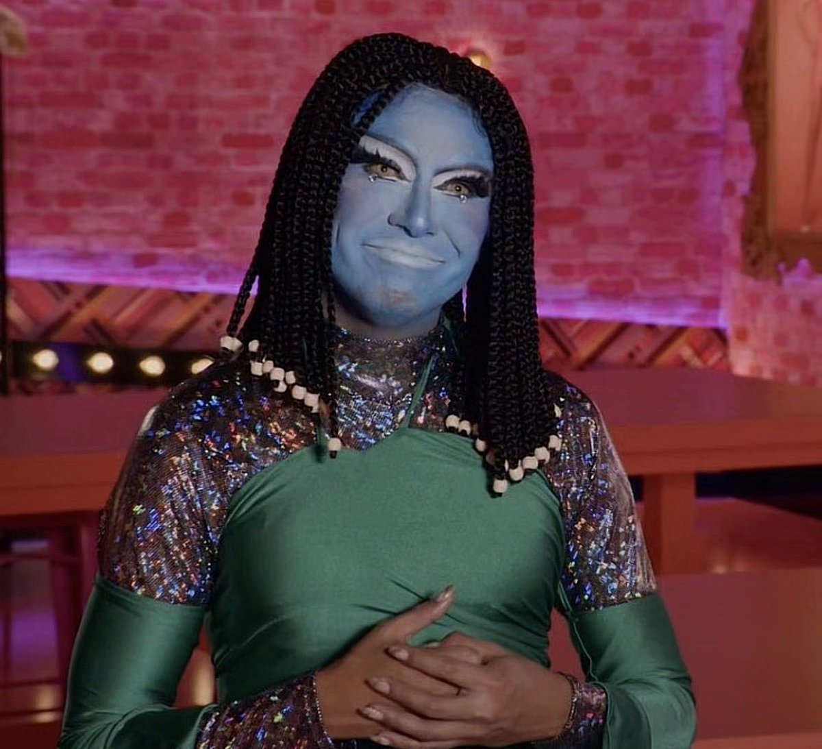 just took a sip of the most crisp and coldest lucozade i HAD to snap my fingers