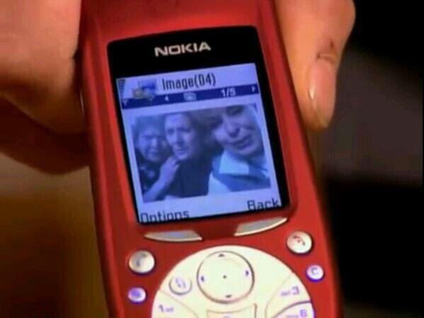 Se ha muerto Vicenta (Gemma Cuervo). 

Hoy se apaga definitivamente Radio Patio.