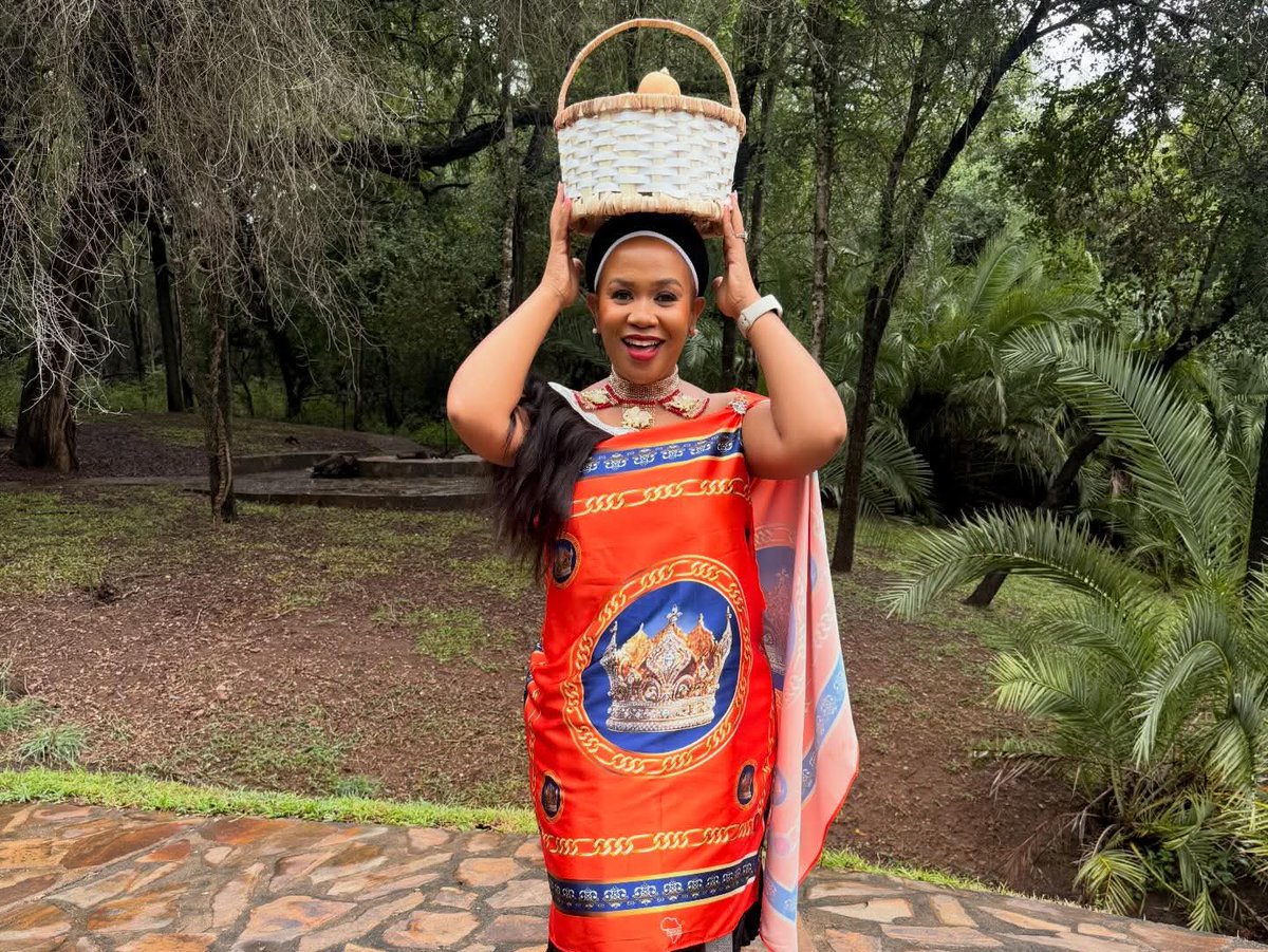 eswatinitourism's tweet photo. Welewelewele Tourism Authority 🦏♥️🫶
Eswatini Tourism Authority Lutsango clad in their traditional attire for the first day of the BUGANU Ceremony held at Hlane Royal Residence.
#eswatinitourism🇸🇿 #chooseeswatini #buganuceremony #marulafestival https://t.co/SQ1LwwPwOD