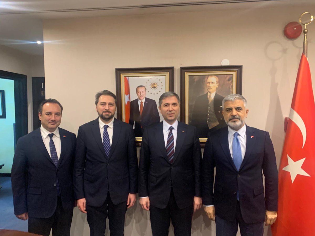 📍Suriye/ Halep

Suriye temaslarımız kapsamında Halep Başkonsolosumuz Hakan Cengiz’i ziyaret ederek, Halep’in yeniden imarına ilişkin yürütülen çalışmalar, bölgede olan vatandaşlarımıza yönelik faaliyetler hakkında bilgi aldık.