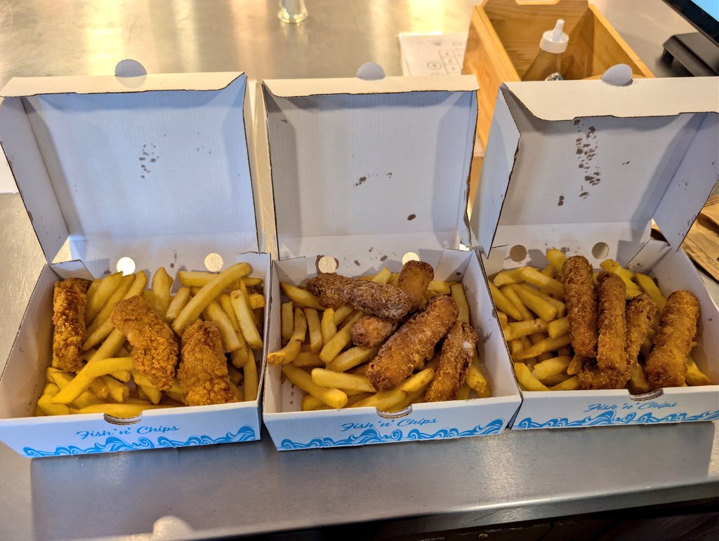 Chessington Buzz tweet media