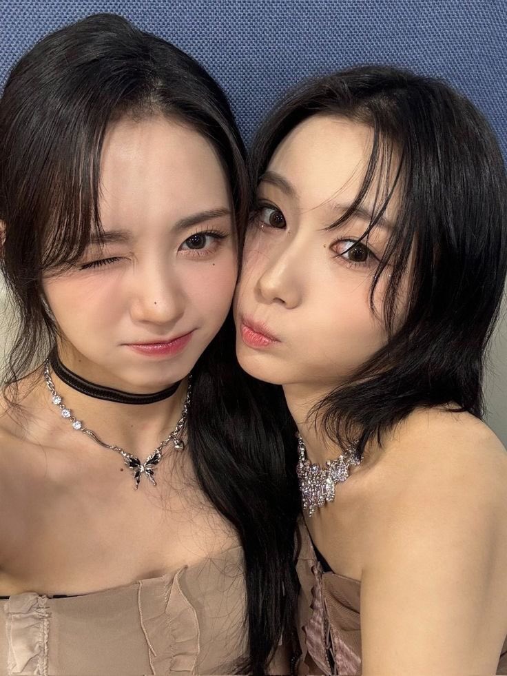 keplerbbl's tweet photo. mashiro on youngeun recently 😭💜

👤: recently, youngeun left and fans are worrying if she’s okay 
👤: is there anything you can tell us?
🦝: what can i say…
🦝: recently
🦝: she has been laughing a lot
🦝: she has been eating well too
🦝: so i dont think you need to worry https://t.co/dFAEeMKf4g