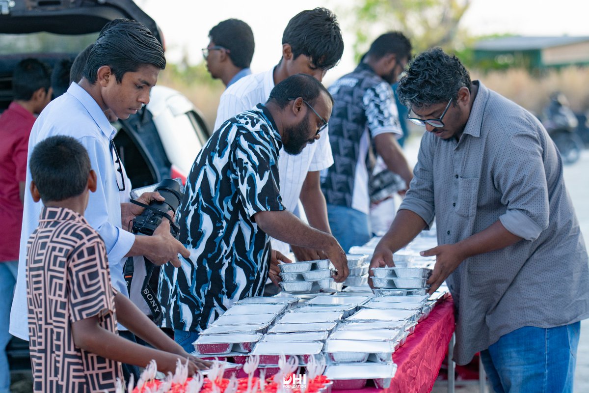 JamiyyathuRahma's tweet photo. With generous support from the Sharjah Charity Association (UAE), Rahma Association, in collaboration with  Dhi Foundation, hosted an iftar for Qur’an students in H.A Dhidhdhoo Island, attended by many students from Qur’an learning and memorization circles. 🌙 https://t.co/cxhWFUTQ6s