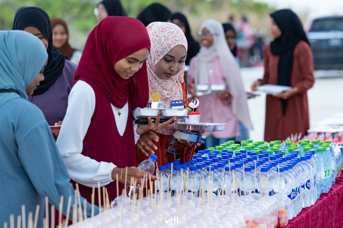 JamiyyathuRahma's tweet photo. With generous support from the Sharjah Charity Association (UAE), Rahma Association, in collaboration with  Dhi Foundation, hosted an iftar for Qur’an students in H.A Dhidhdhoo Island, attended by many students from Qur’an learning and memorization circles. 🌙 https://t.co/cxhWFUTQ6s