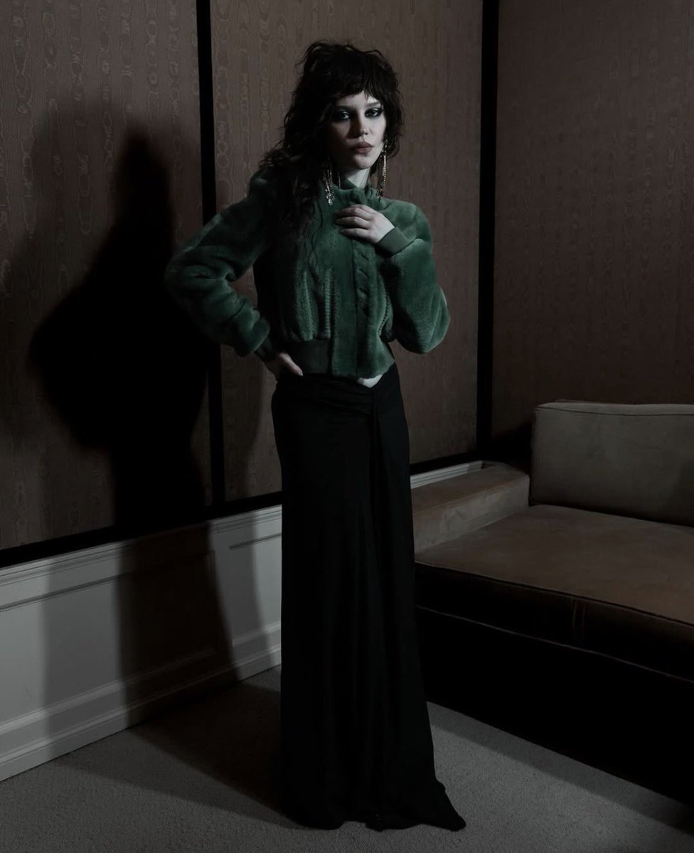 Daily Sophie Thatcher tweet media