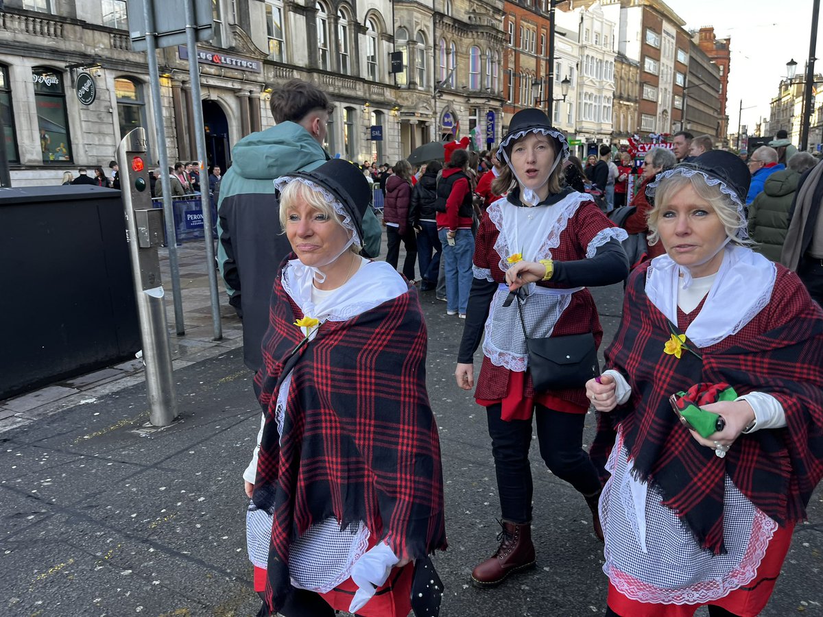 Supersneuperzeesluis des vaderlands tweet media