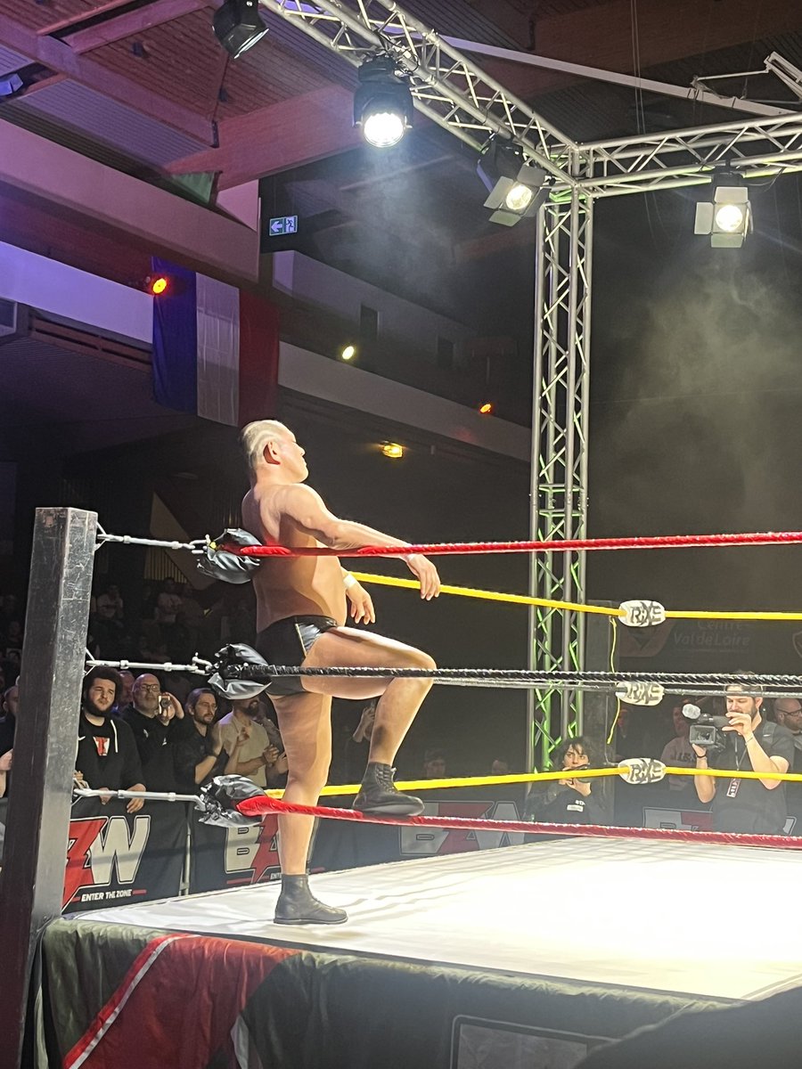 takeshi_vaquer's tweet photo. I JUST SAW MINORU SUZUKI

LIFE IS GOOD

@suzuki_D_minoru https://t.co/z3xJTV0nHl