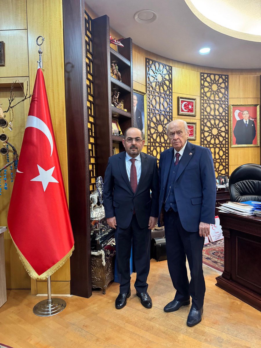 Suriye Türkmen Meclisi seçimleri sonucunda seçilen üyeleri ve başkan Abdurrahman Mustafa’yı tebrik ederim. Kaybedecek zamanımız da insanımız da yok. Suriye’nin birliği ve dirliği için tüm gücümüzle el ele, gönül gönüle hep birlikte çalışmaya devam etmeliyiz. <a href="/STMAbdurrahman/">Abdurrahman Mustafa</a>