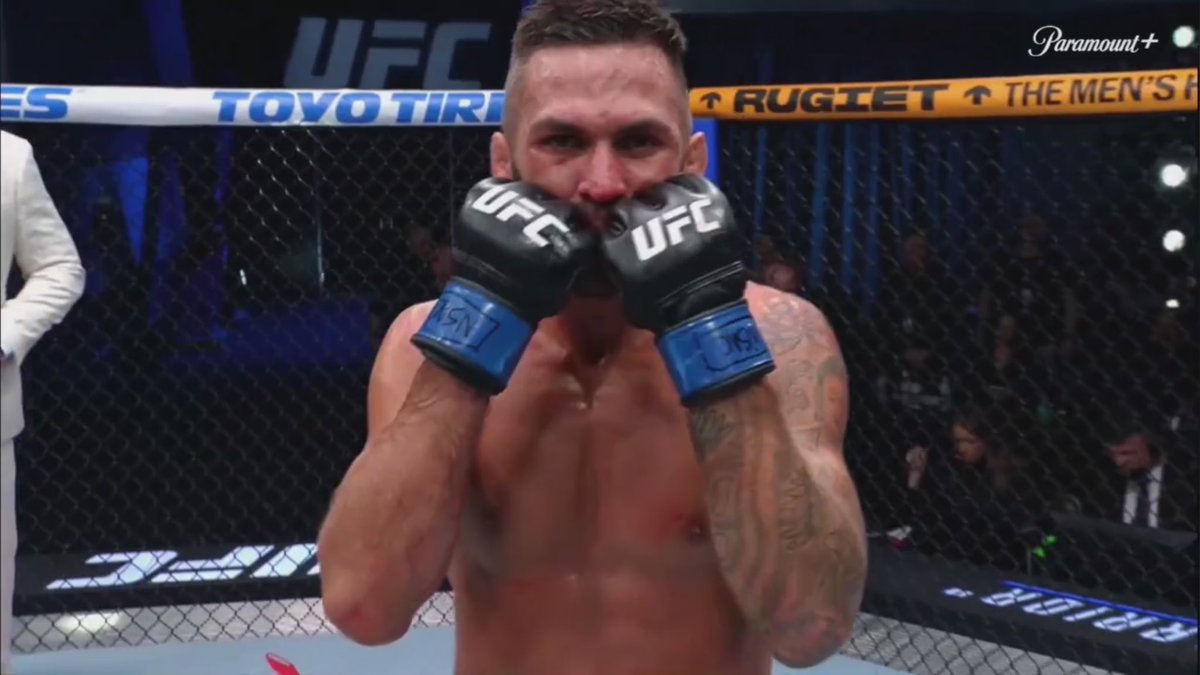 Perdió a su padre 2 días antes de la pelea en la que consiguió su contrato con UFC. Hoy además de cumplir su sueño de debutar en la UFC se lleva la victoria por decisión. Hoy más que nunca tu padre y España entera están orgullosos de ti Echer