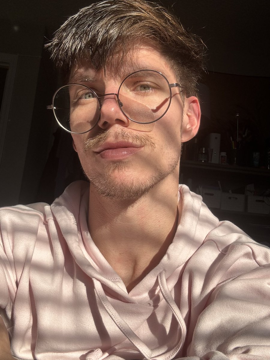 ᶜᴴᵉᴱ ᶜʰᴱᵉ tweet media