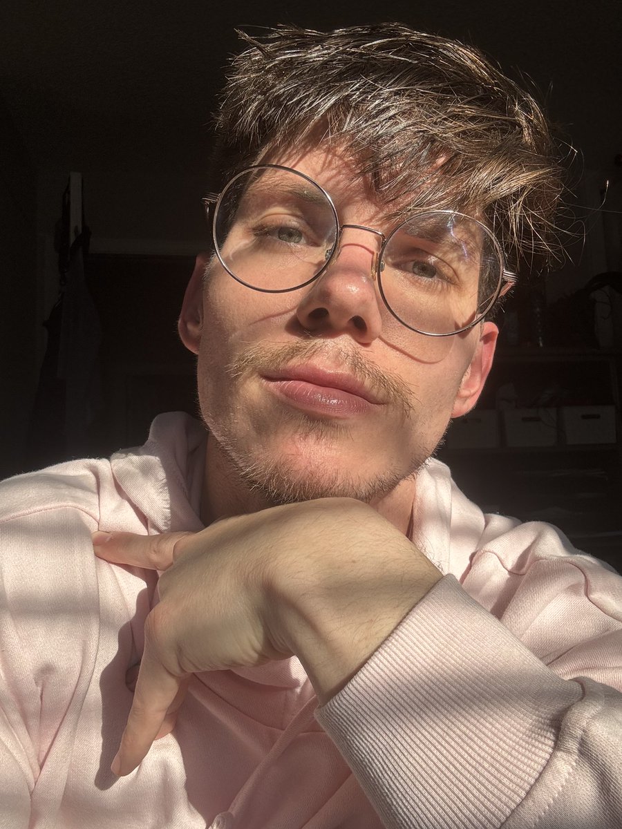 ᶜᴴᵉᴱ ᶜʰᴱᵉ tweet media