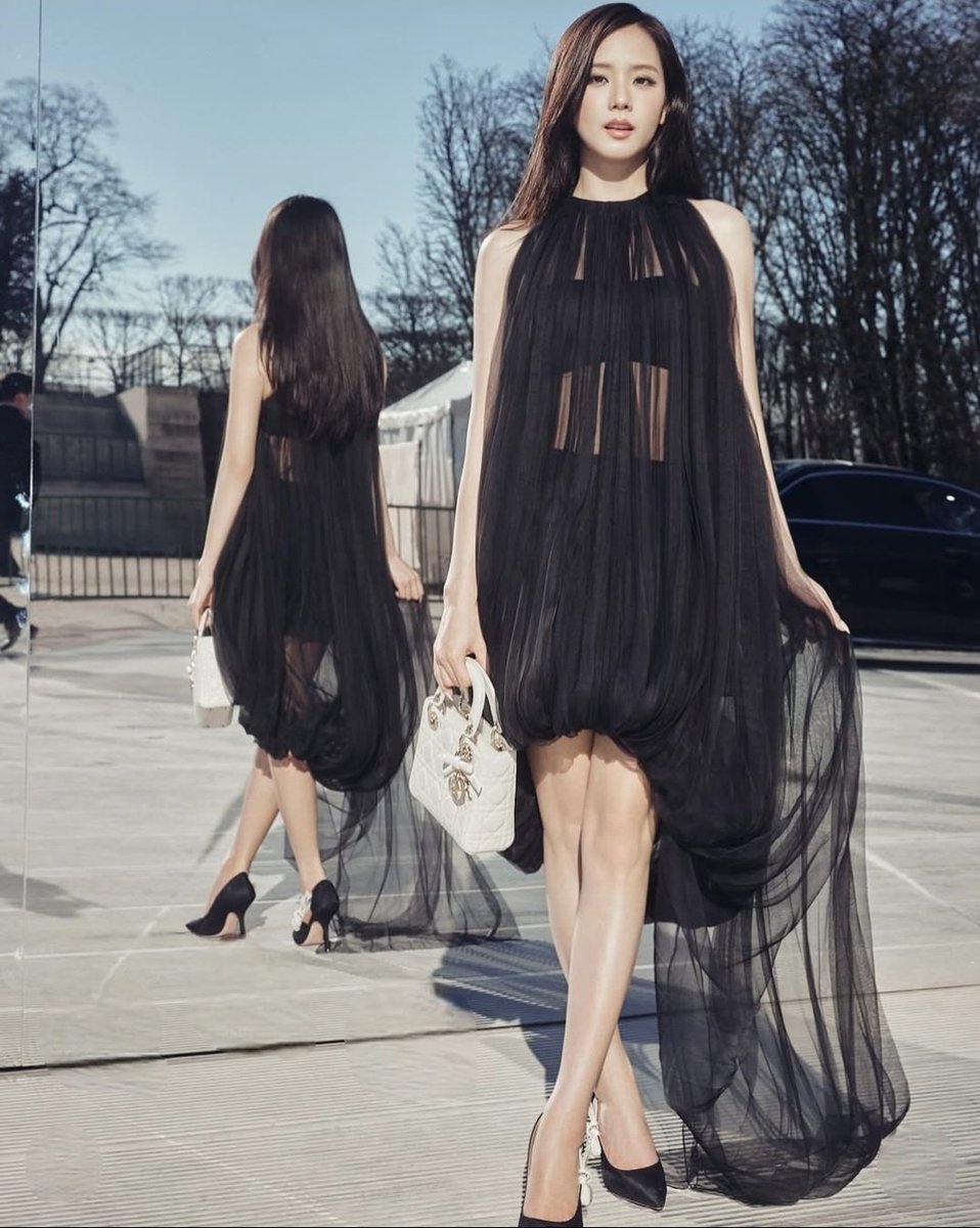 ForeverKimJisoo's tweet photo. JISOO ranks #1 as the most-talked-about female Korean/K-pop celebrity during Paris Fashion Week, generating $12.6M EMV and a 3.9% engagement rate (via Lefty). https://t.co/2tj1GZTQOR