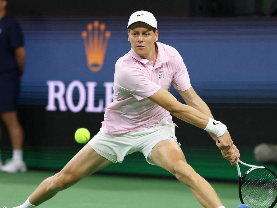 GeorgeSpalluto's tweet photo. SINNER vola in FINALE a INDIAN WELLS. Centrando l'unica finale 1000 sul cemento che gli mancava. E' il 6° tennista nella storia a raggiungere tutte le finali negli attuali Masters 1000 sul cemento dopo Federer, Nadal, Djokovic, Murray e Medvedev. 
6 VITTORIA CONSECUTIVA contro Zverev, sconfitto senza particolari problemi per 62 64!