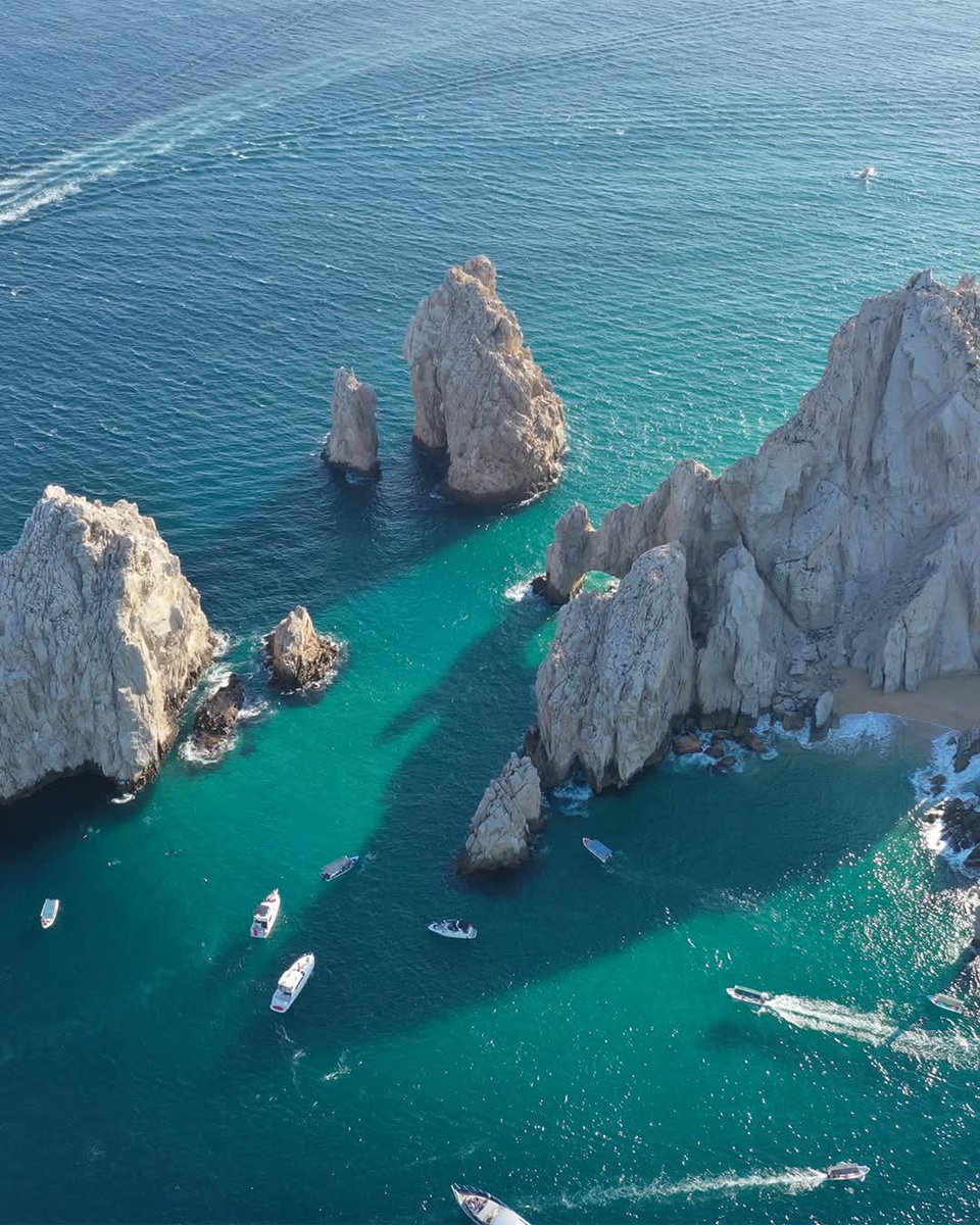 Citytourlo17303's tweet image. The Cabo Arch frames a shoreline defined by the meeting of the Gulf of California and Sea of Cortez, with iconic stops like Lover’s Beach shaping every view⛱️

👉Tap the link to book now: hubs.ly/Q046Mpbg0

#VisitLosCabos #SpringGetaway #VillaDelArco