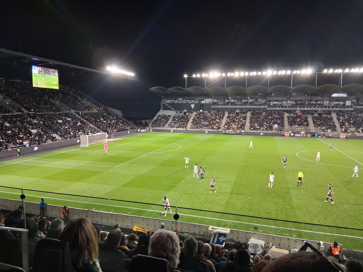 jerso49's tweet photo. @ogcnice ...2 fois que nous venons vous voir à l'extérieur...2 victoires... corrélation ? @staderennais  vs @ogcnice ...@AngersSCO vs @ogcnice ... vous nous invitez au prochain match extérieur ?  Contre @RCSA ? @losclive ? @OM_Officiel ...#onvousportechance https://t.co/2B39A35MyG